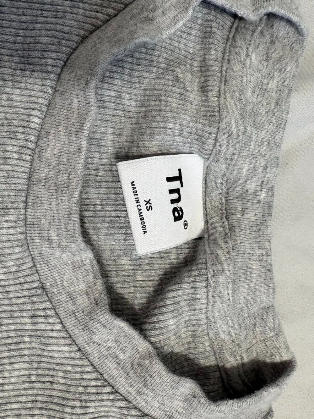 Aritzia TNA Homestretch Waist Length Grey T-Shirt - size xs